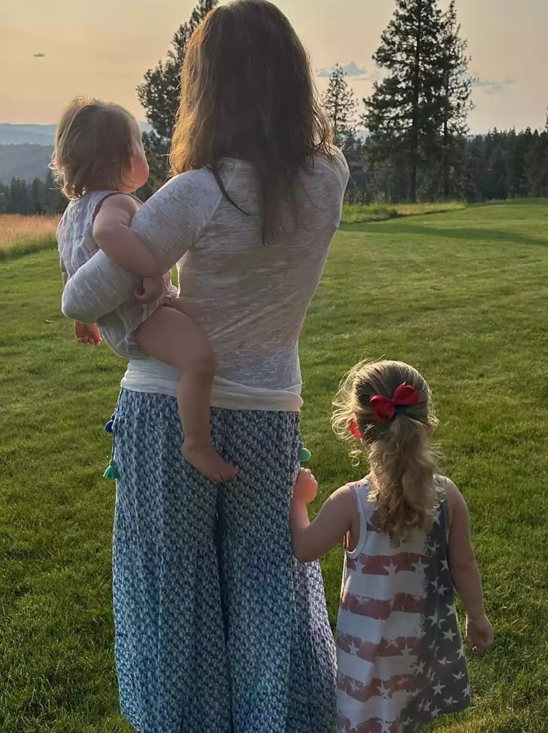 Mutlu evlilikleri 6 yılda 3 çocukla taçlandı… Yakışıklı kocasına aşk hediyelerini eliyle hazırladı