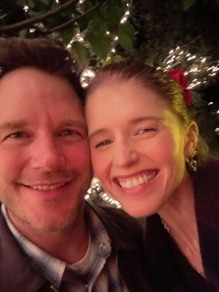 Mutlu evlilikleri 6 yılda 3 çocukla taçlandı… Yakışıklı kocasına aşk hediyelerini eliyle hazırladı