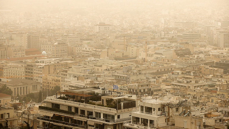 Atinada gökyüzü sarıya büründü
