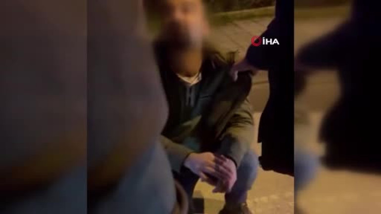 Gizli çekim iddiası gerginliğe neden oldu: Genç kadından tekmeli tepki