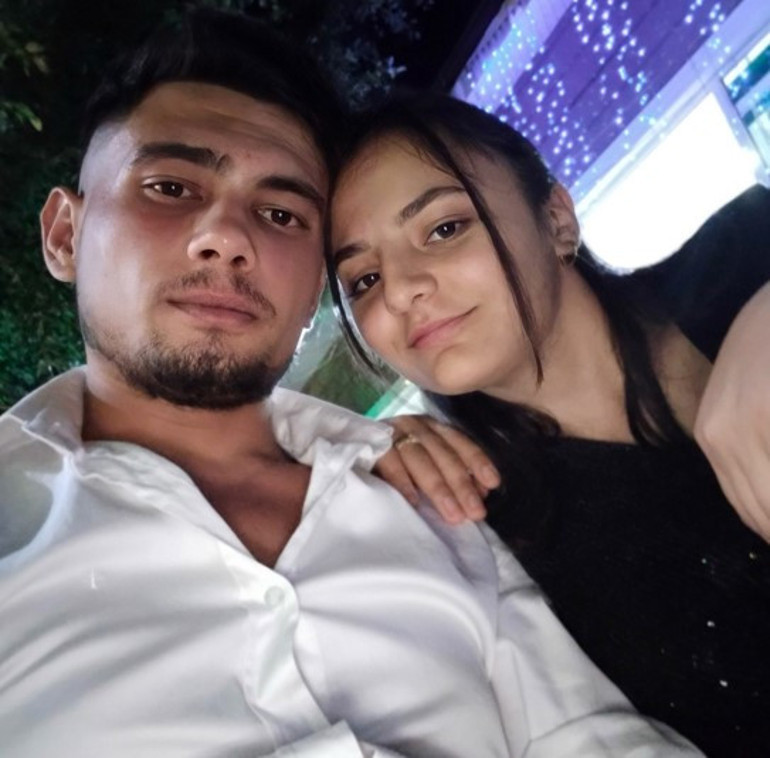 Minibüsle çarpışan otomobilin sürücüsü ve eşi öldü