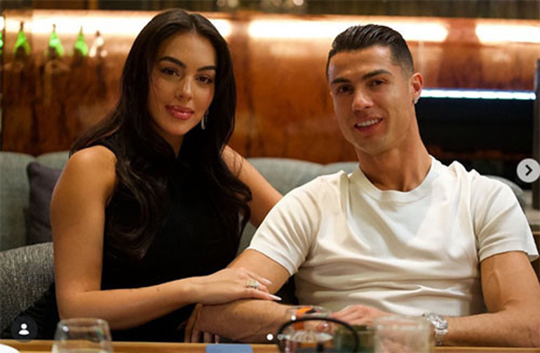 Mağazaya giren zengin adam hayatını değiştirdi... Aşık olunca hayalleri gerçekleşti... Buraya ev demek büyük haksızlık