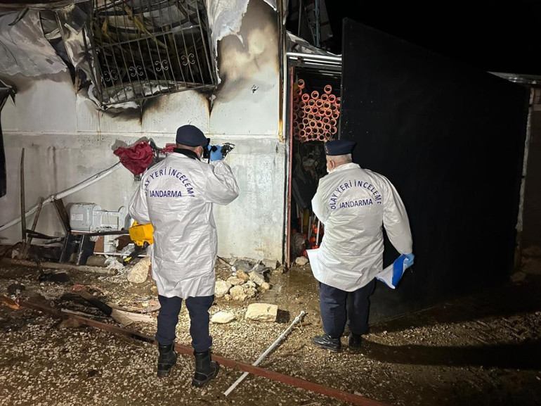 Prefabrik evde çıkan yangında karı-koca hayatını kaybetti