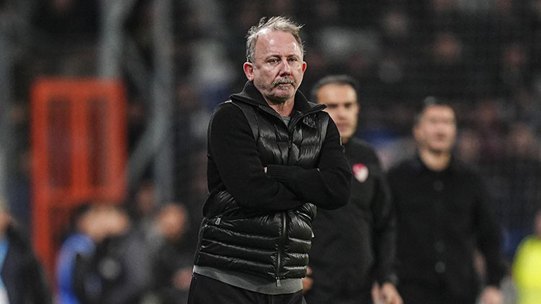  Böyle oynarsa kim ne diyebilir Saçma sapan hatalarla dolu maç