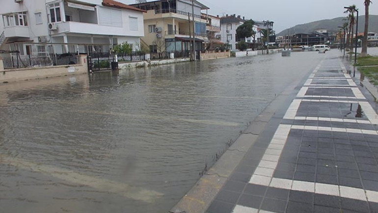 Meteoroloji tarih verdi Hava sıcaklığı 10 derece birden düşüyor: Sağanak yağış ve fırtına geliyor... | 16 ilde sarı alarm verildi