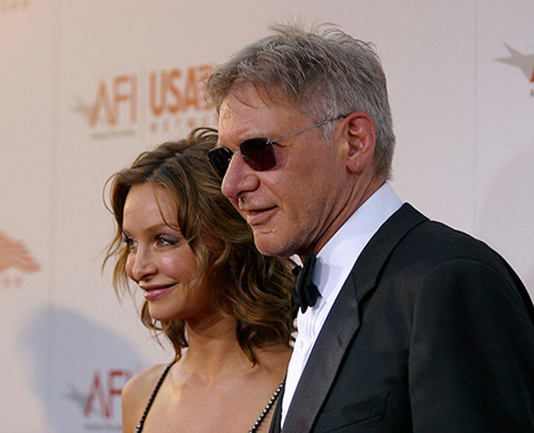 İlk gördüğünde şehvet düşkünü ihtiyar diye düşünmüştü... 22 yıl geçti, aşkları hala ateşli: 80lik oyuncunun kalp çarpıntısı uzaklardan duyuldu