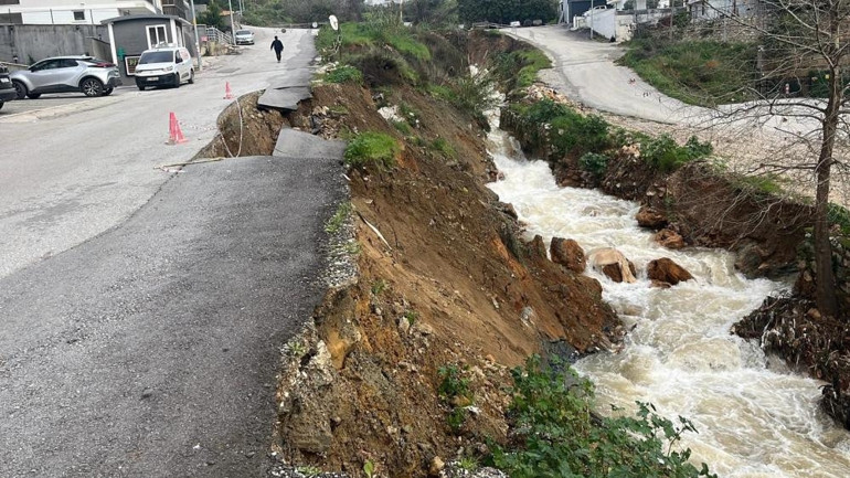 Meteoroloji tarih verdi Hava sıcaklığı 10 derece birden düşüyor: Sağanak yağış ve fırtına geliyor... | 16 ilde sarı alarm verildi