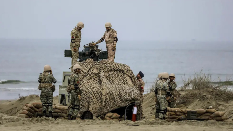  İkinci uçak gemisi sahnede Devrim Muhafızlarından karşı hamle