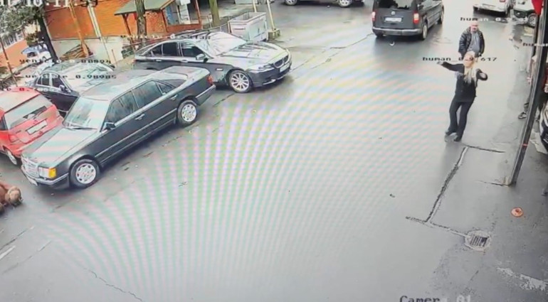  Aldatıyorsa beni aldatıyor