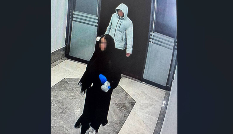  Neden yaptıklarını kimse anlayamadı | Yanlarında getirip kapı önlerine ve koridora döktüler