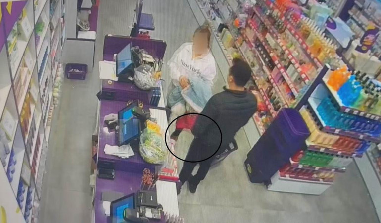 Anne, baba ve kız kozmetik zincir mağazasına dadandı: 3 ayda 1 milyon 200 bin TLlik vurgun