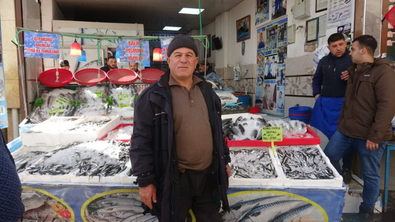 Kiliste satışa çıktı, bir vatandaş sevinçten çiğ çiğ yedi