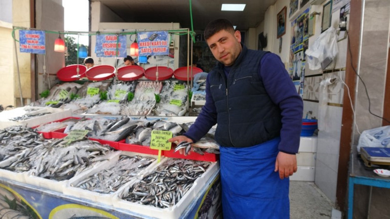 Kiliste satışa çıktı, bir vatandaş sevinçten çiğ çiğ yedi