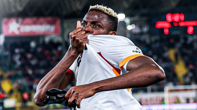 Victor Osimhen, Napoliden ayrılış ve Galatasaraya transfer sürecinde yaşananları ilk kez anlattı: Bana köpek muamelesi yaptılar Irkçı hakaretlere uğradım