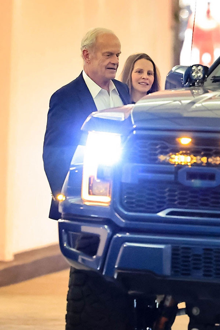 70 yaşında 8’inci kez baba olmuştu… Çocukları bakıcıya bırakıp kısa bir aşk molası verdiler