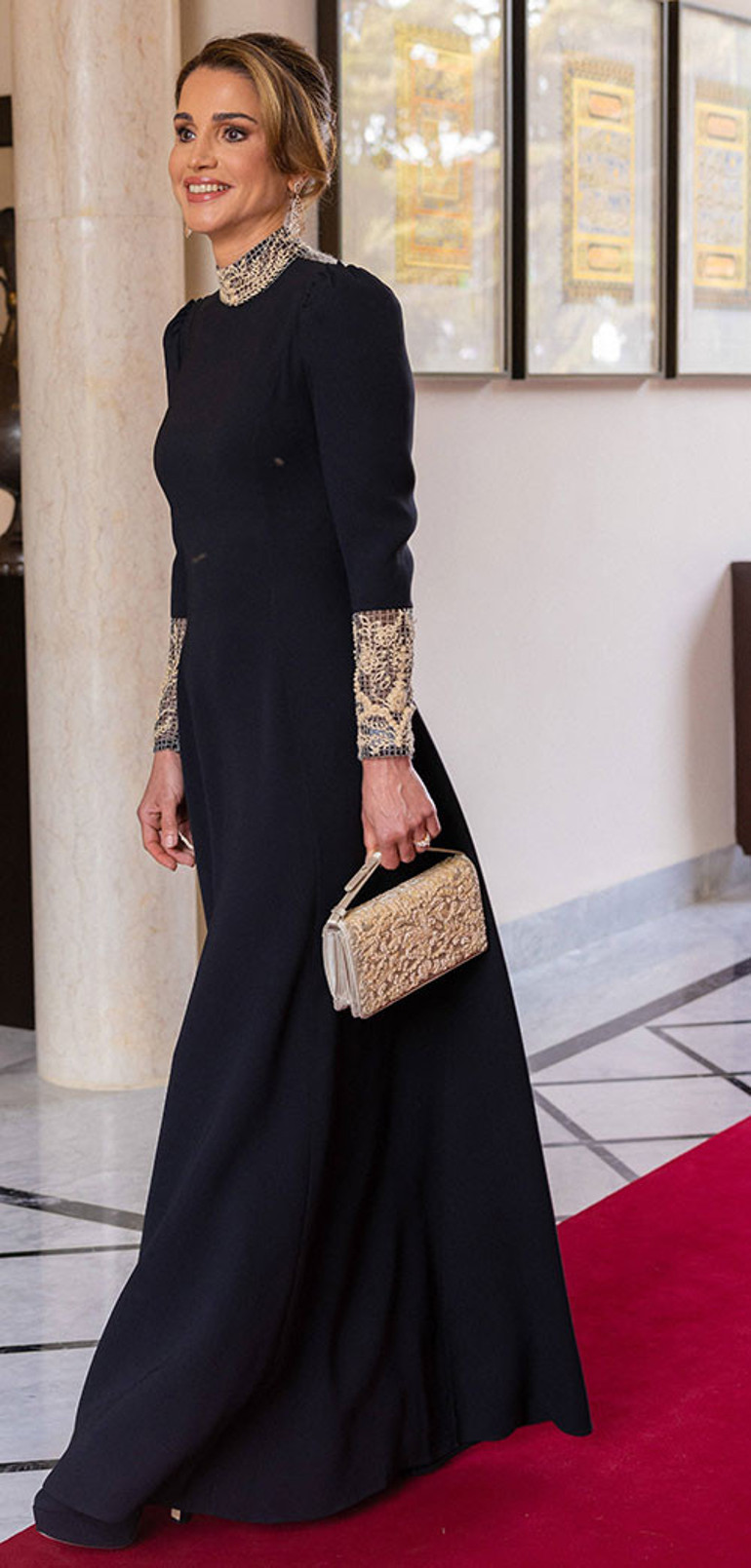 Gösterişli düğününün üzerinden 32 yıl geçti...Gelin gibi giyinmeye doyamadı... Beyazlara büründü kış günü