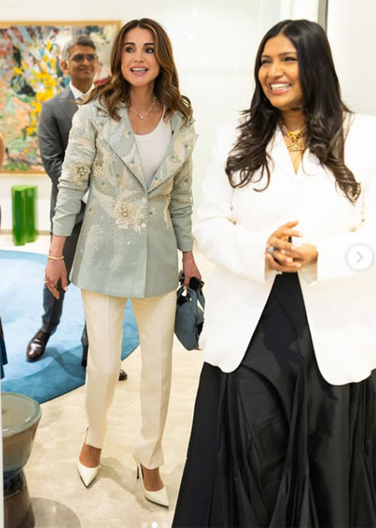 Gösterişli düğününün üzerinden 32 yıl geçti...Gelin gibi giyinmeye doyamadı... Beyazlara büründü kış günü