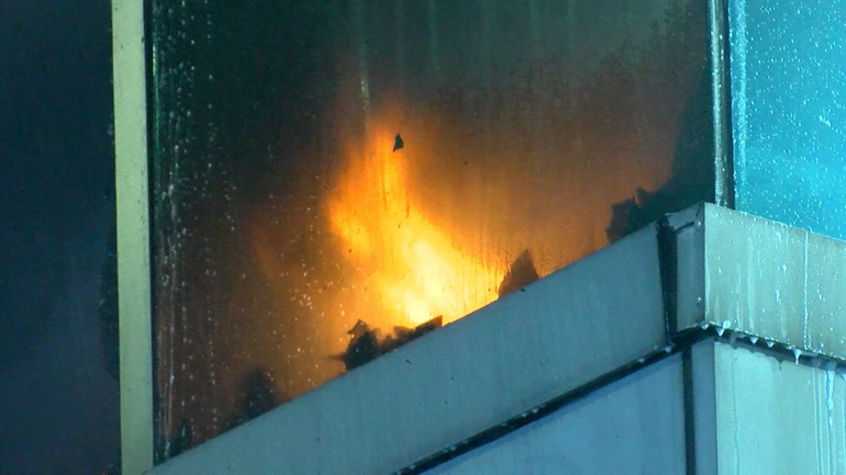 Bağcılarda 4 katlı tekstil fabrikası alev alev yandı