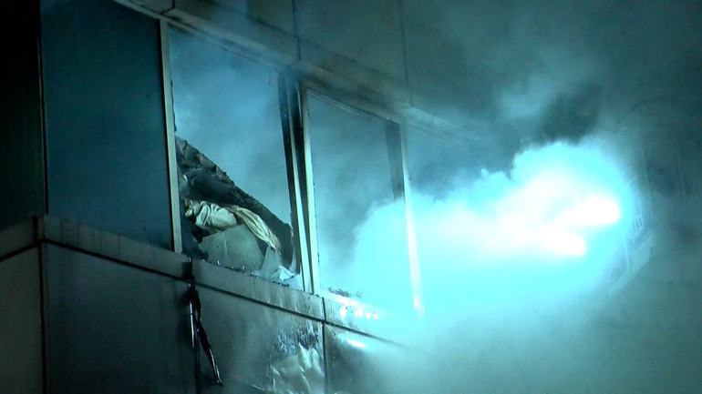 Bağcılarda 4 katlı tekstil fabrikası alev alev yandı