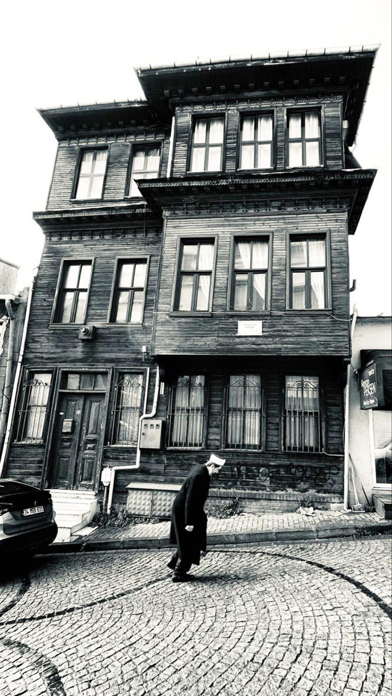 Gözlerimizi kapatmayalım Orhan Veli’nin doğduğu ev satılıyor