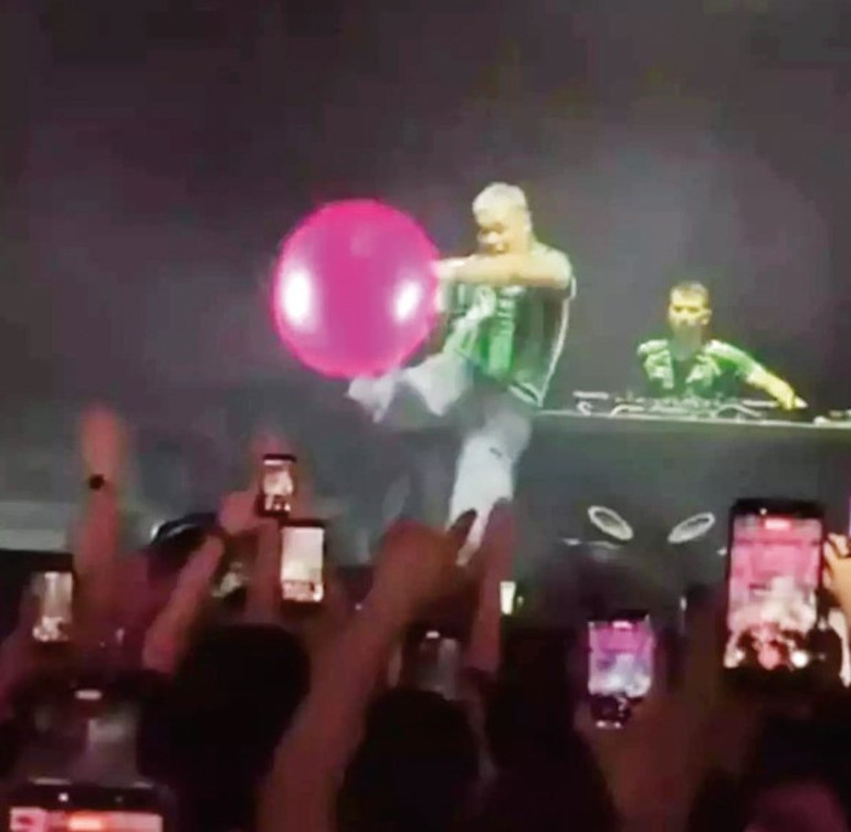 Çelik bize araba al