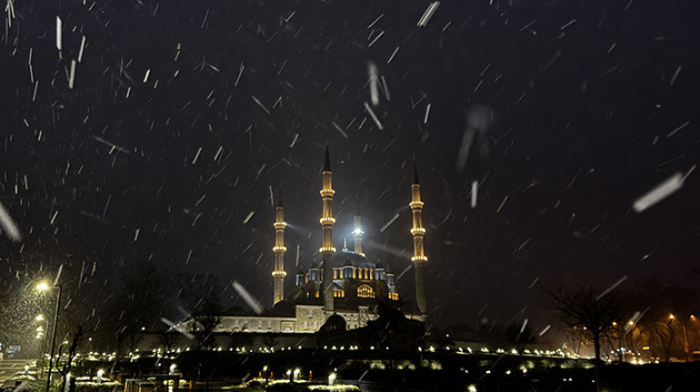  Sel, su baskını, yıldırım, yerel dolu yağışı, heyelan...