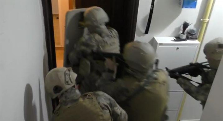 Bursa merkezli 3 ilde eş zamanlı şafak baskını Camdan uyuşturucuyu böyle attı