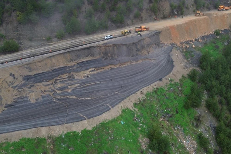  Çok zaruri işi olmayan ilçemize gelmesin Okullar tatil edildi