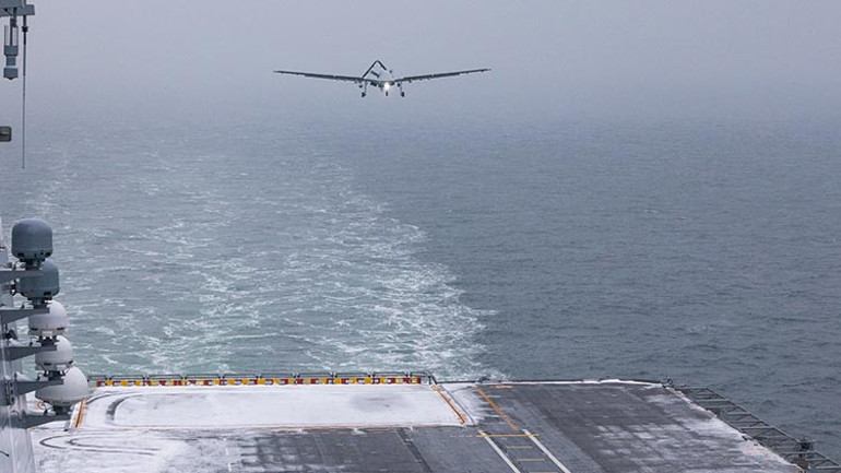  Zorlu hava koşullarında kusursuz gösteri