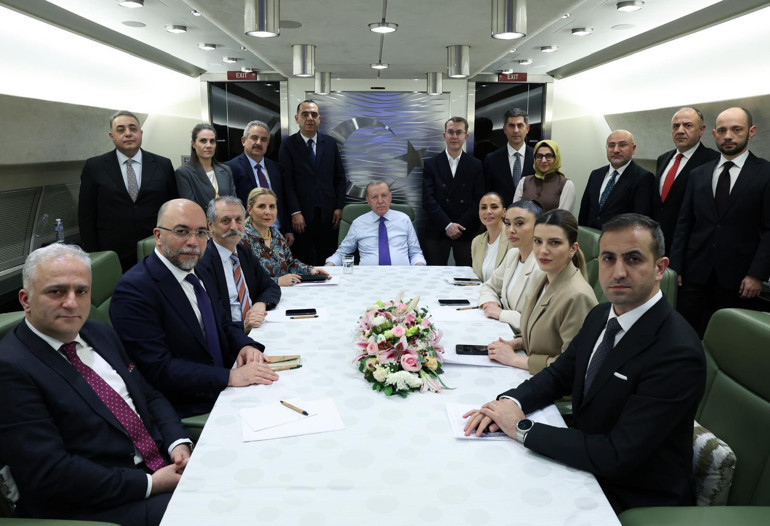 Mantıklı olmadığını artık kabul etmeleri gerekir