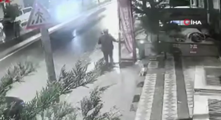 Arnavutköyde vahşet Eşini çocuklarının gözü önünde bıçaklayarak öldürdü