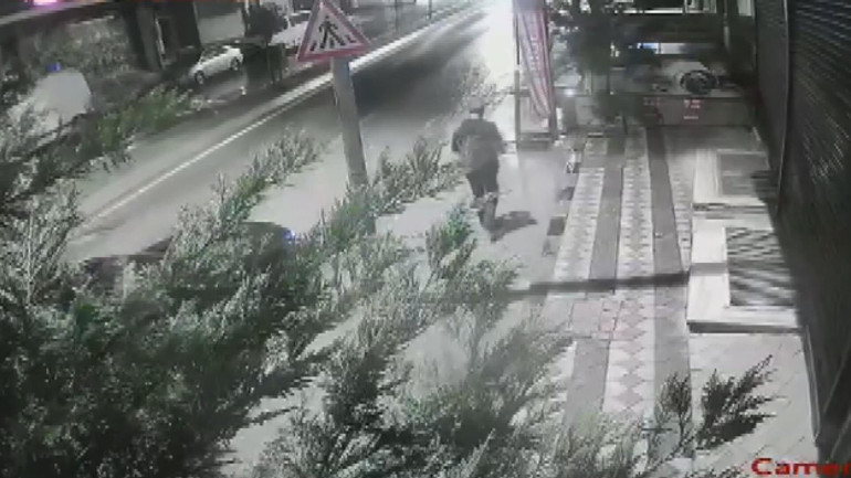 Arnavutköyde vahşet Eşini çocuklarının gözü önünde bıçaklayarak öldürdü