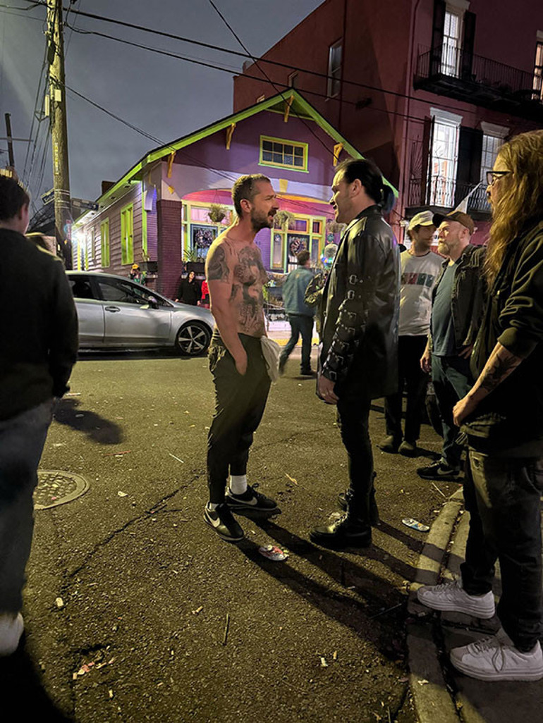 Adı ‘sinemanın yaramaz çocuğu’ kalmıştı… Karısı bile onu sessiz sedasız terk etmiş… Ünlü oyuncu bar kavgasında tutuklandı