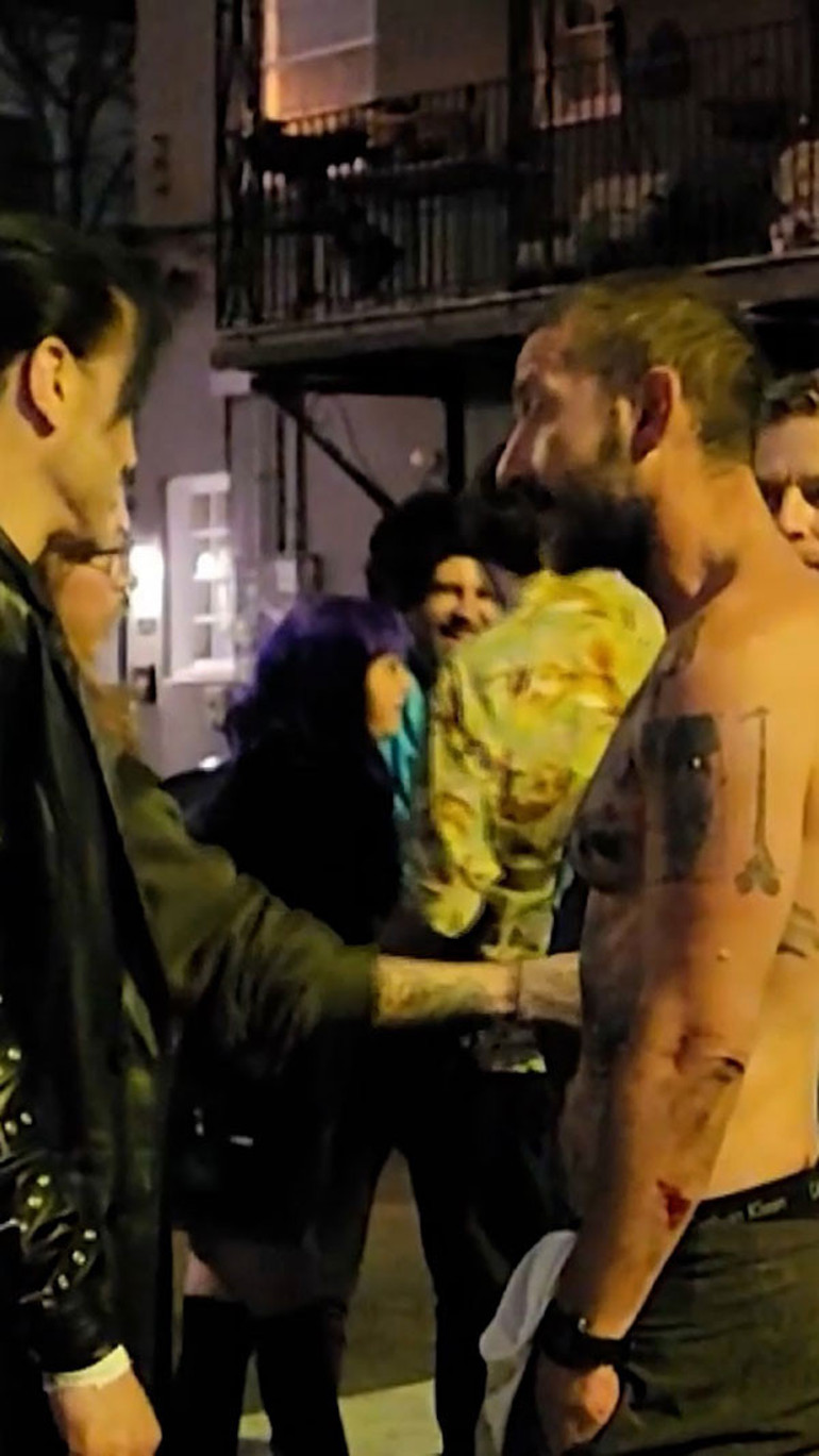 Adı ‘sinemanın yaramaz çocuğu’ kalmıştı… Karısı bile onu sessiz sedasız terk etmiş… Ünlü oyuncu bar kavgasında tutuklandı