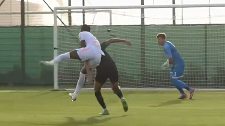 Jhon Duran rahat durmuyor: Zenitteki ilk maçında ortalığı karıştırdı