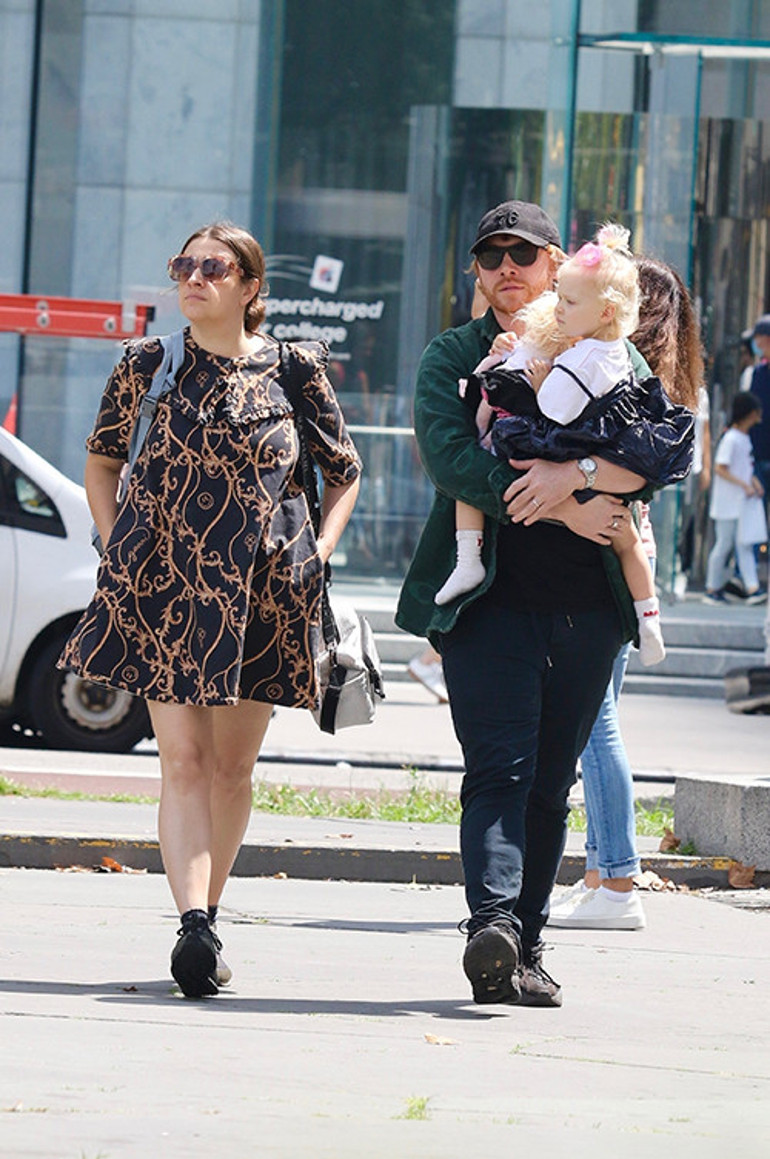 İki eski çocuk yıldız gizlice yuva kurmuştu... Sıra sıra doğan çocuklar yordu... Baba olmak beni korkuttu