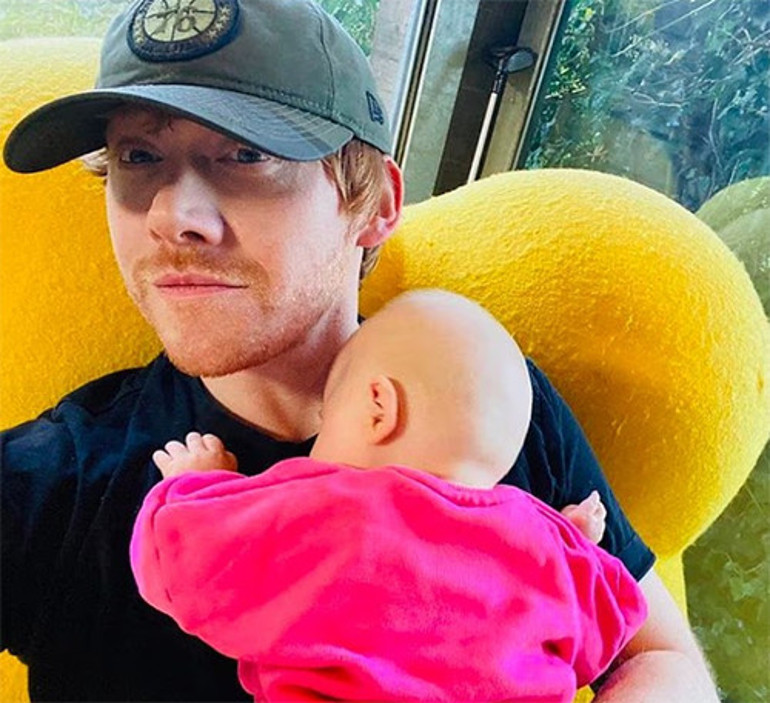 İki eski çocuk yıldız gizlice yuva kurmuştu... Sıra sıra doğan çocuklar yordu... Baba olmak beni korkuttu