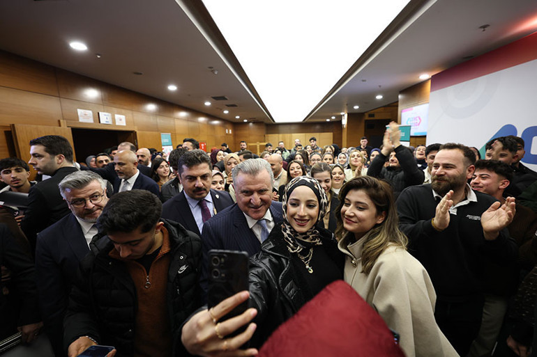 Bakan Bak: 2030’a kadar 100 bin yapay zeka girişimcisi yetiştireceğiz