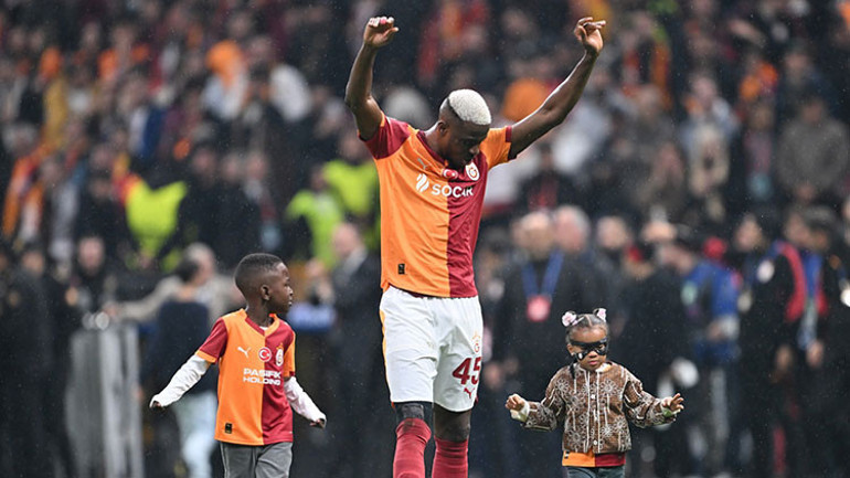 Osimhenden Galatasaray itirafı: Delirdin mi, Türkiyeye gitme dediler Okan Buruk nasıl ikna etti