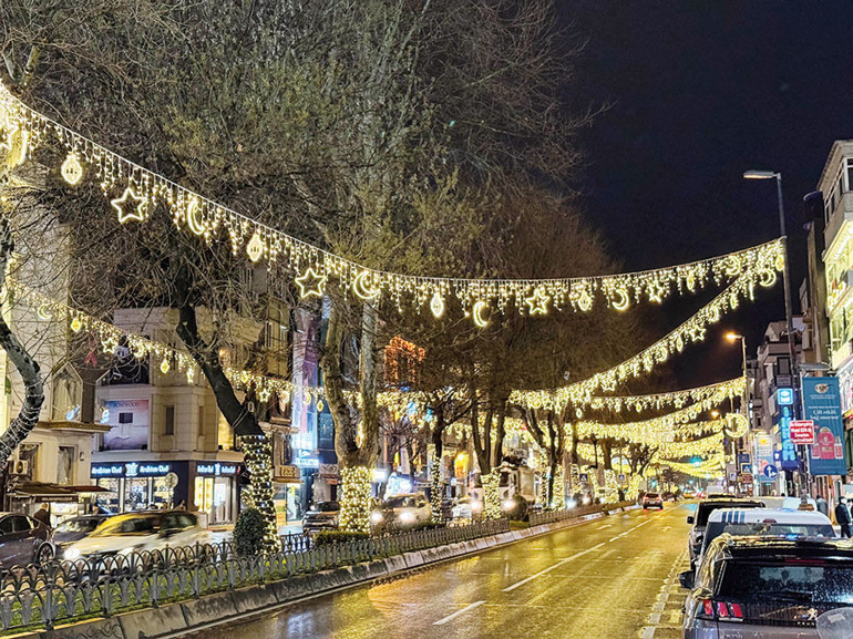Eski Türkiye nostaljisi sürüyor: Tarkan’dan sonra laiklik bildirisi