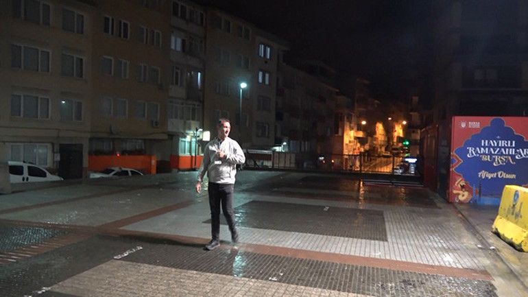 İlk sahurda dikkat çeken manzaralar Bu mahallede 70 yıldır davul çalınmıyor: Tencereyle aşağı inenler bile oluyor