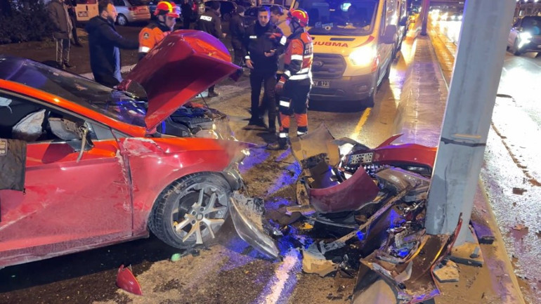 İstanbulda D-100 Karayolunda kaza: 2 yaralı