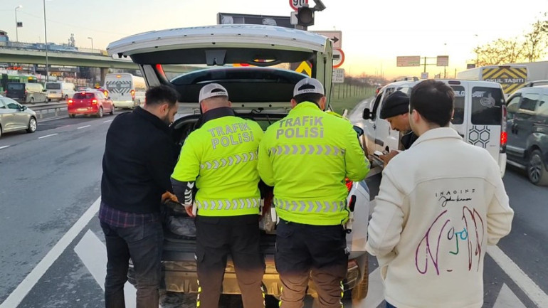 Uyanık sürücülere geçit yok İstanbulda trafik ekipleri denetimleri sıklaştırdı