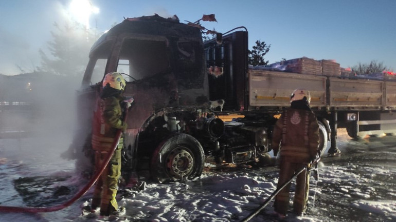 İstanbulda korku dolu anlar Kendimi dışarı atmasam yanabilirdim