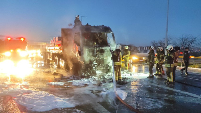 İstanbulda korku dolu anlar Kendimi dışarı atmasam yanabilirdim