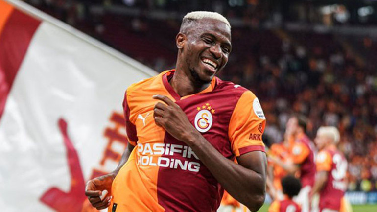 Galatasarayın Juventus maçı sonrası Osimhenin transfer yarışı kızıştı Avrupa devi resmen sıraya girdi