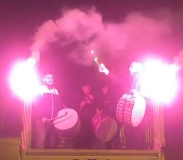 İlk sahurda dikkat çeken manzaralar Bu mahallede 70 yıldır davul çalınmıyor: Tencereyle aşağı inenler bile oluyor