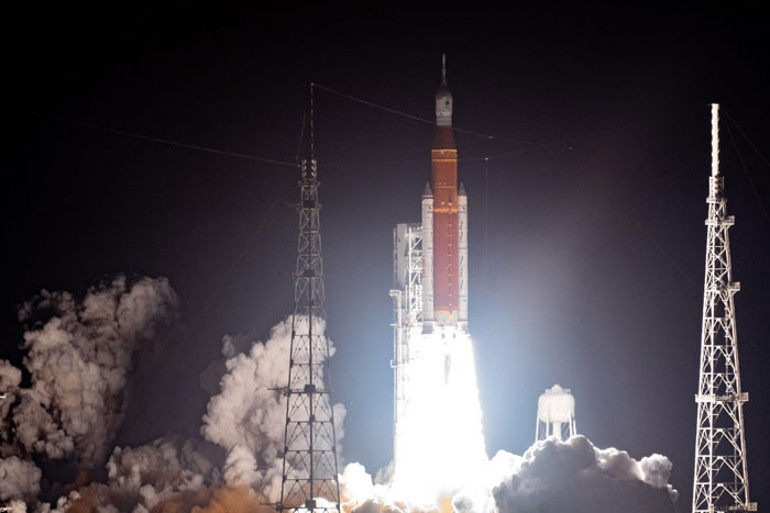 Hedef değişti: Bayrak dikmek değil, yerleşmek Peki Ay’a dönmek neden 50 yıldan daha uzun sürdü