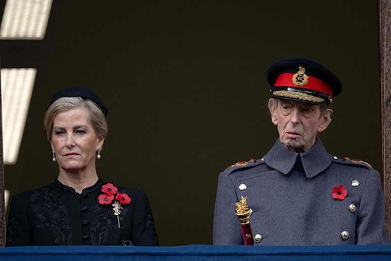 Hepsinin görkemli taçları, göz kamaştıran mücevherleri var… Gerçek bir ‘meslekleri’ yok ama cepleri milyonlarla dolu… Peki en zenginleri kim