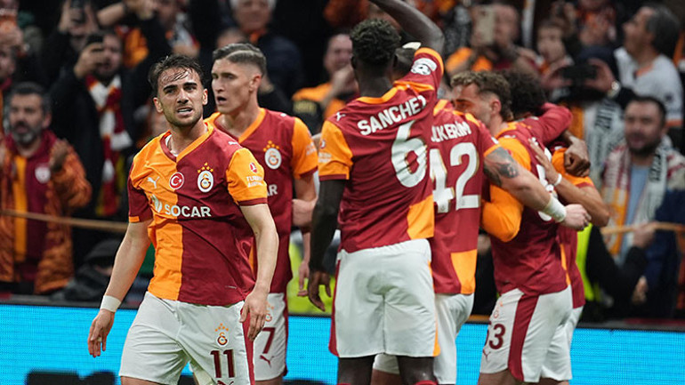 Okan Buruk'un soyunma odasında yaptığı motivasyon konuşmasıyla takımı ateşlemesi